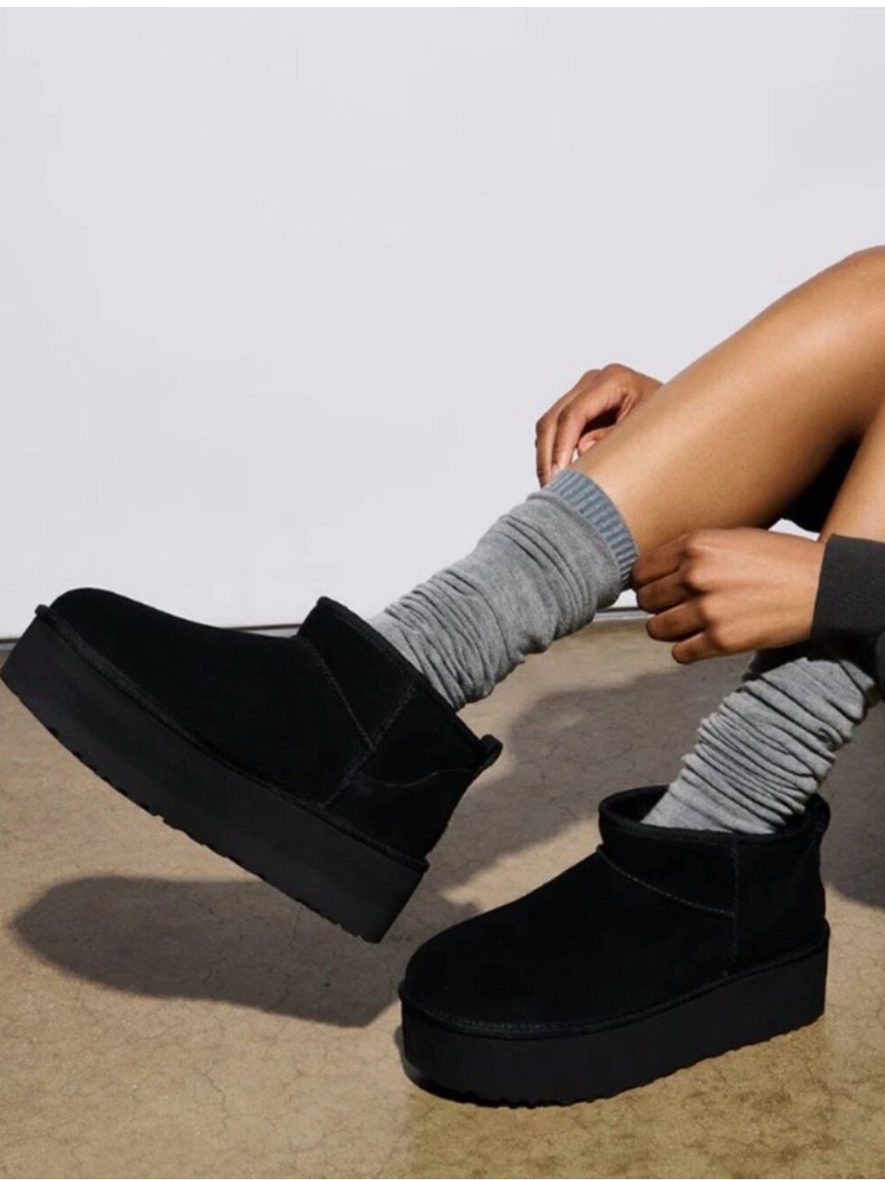 UGG Women's Classic Ultra Mini Platform Suede Boots Black Sz 6